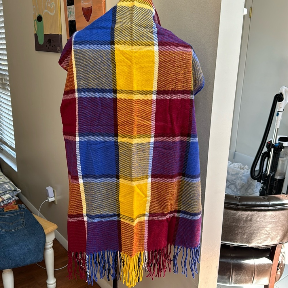 ☘️2/$10☘️plaid wide lightweight scarf shawl excellent 80” long w fringe 24”W